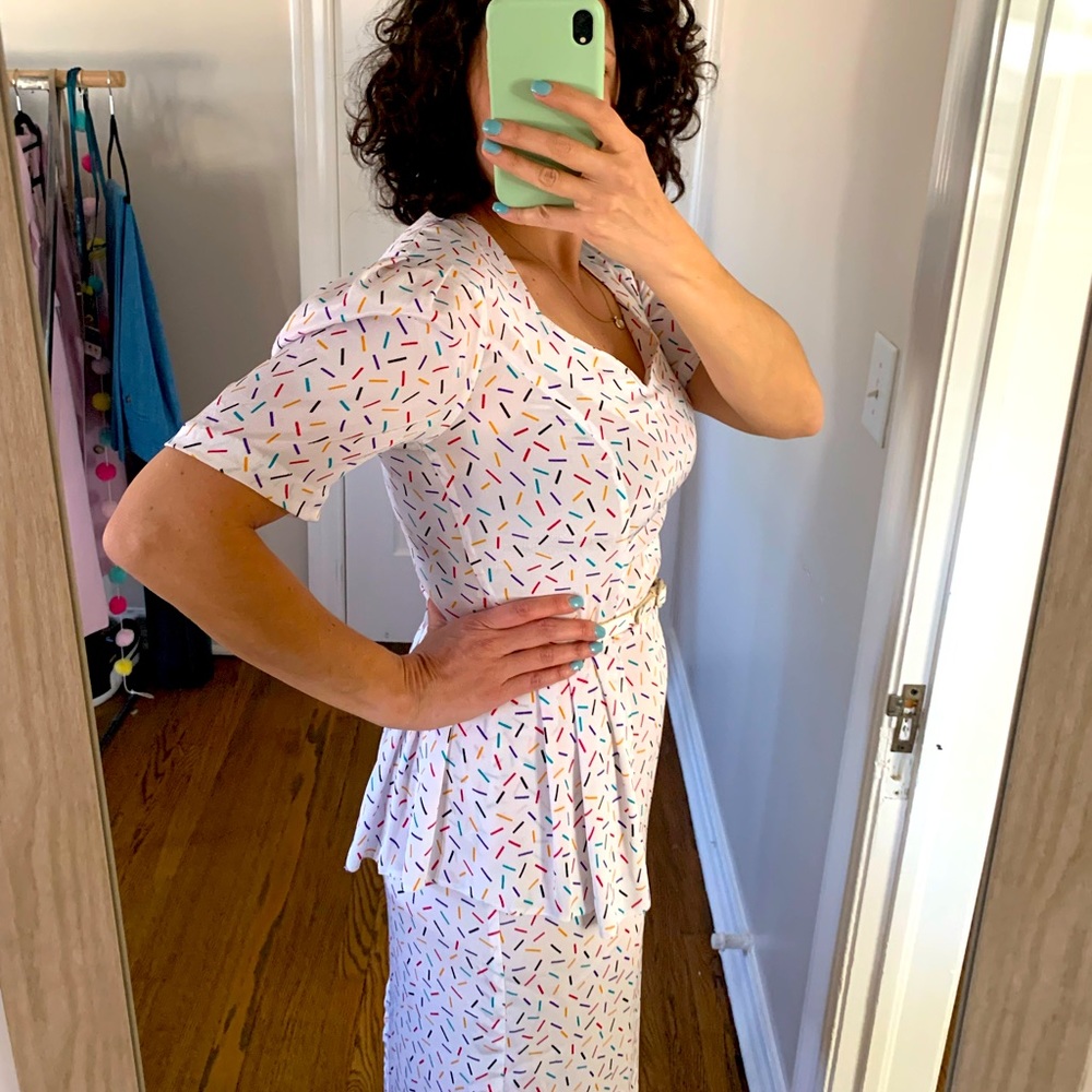 ADORABLE vintage confetti belted sheath dress